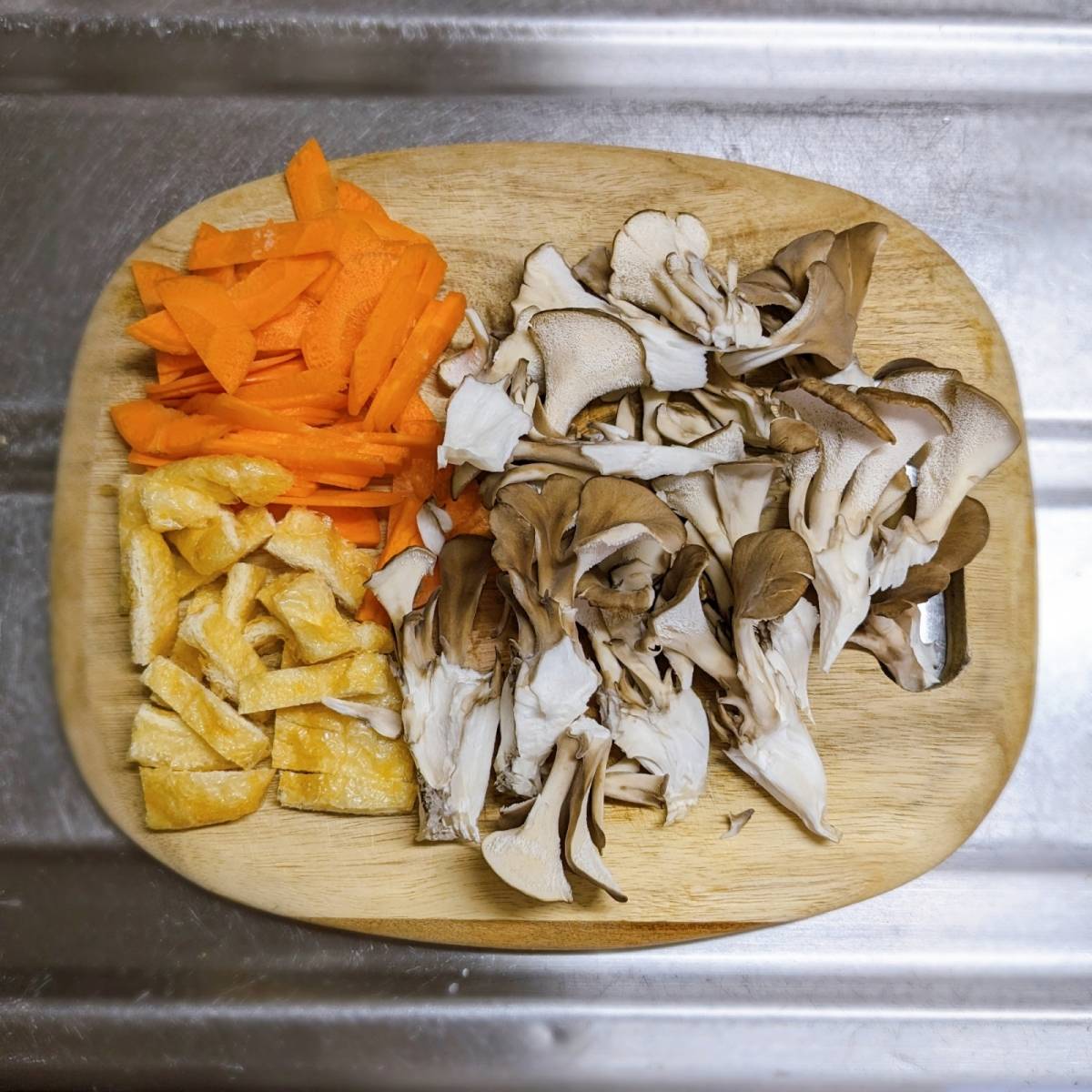 JAグループ公式の「舞茸とお揚げの炊き込みごはん」のレシピ