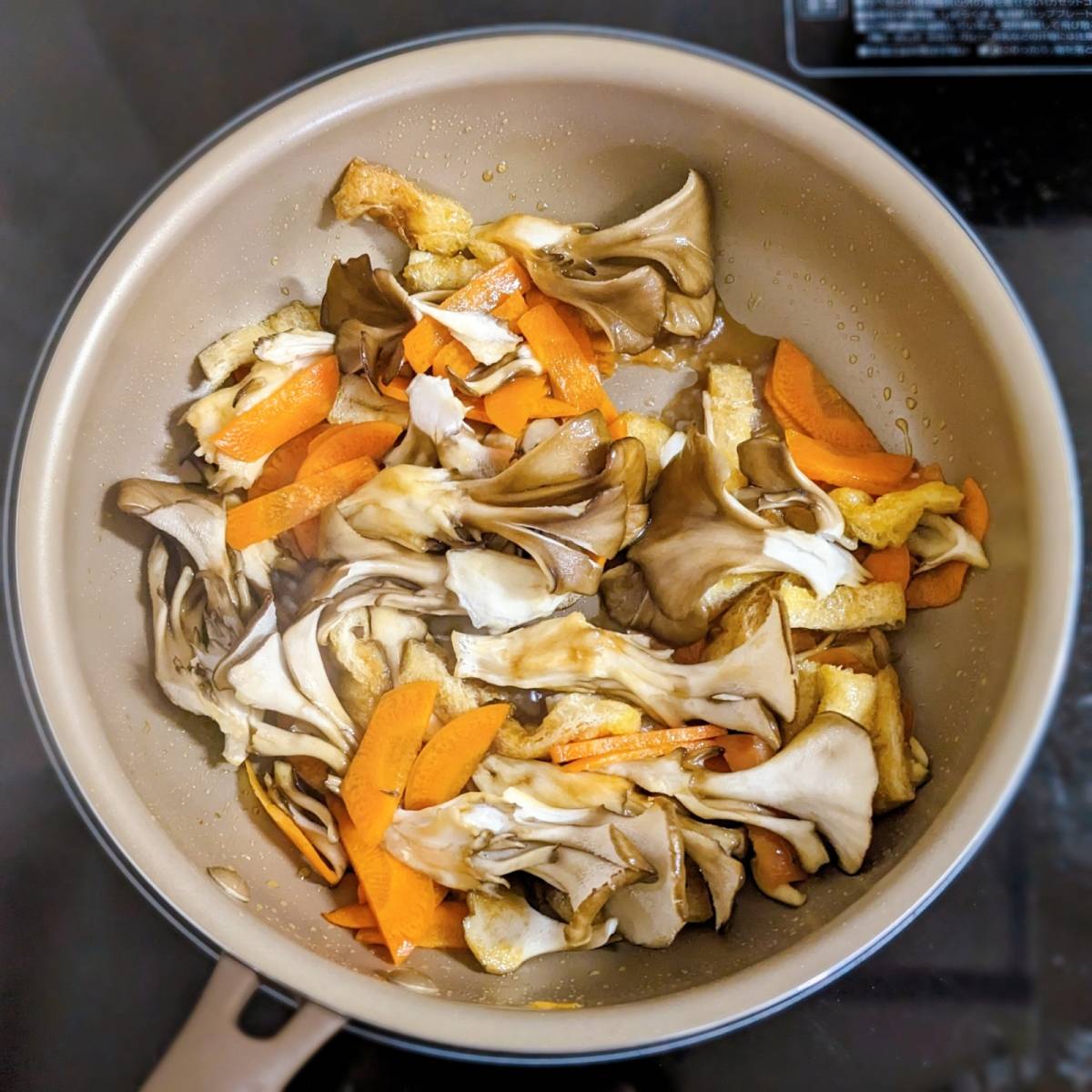 JAグループ公式の「舞茸とお揚げの炊き込みごはん」のレシピ