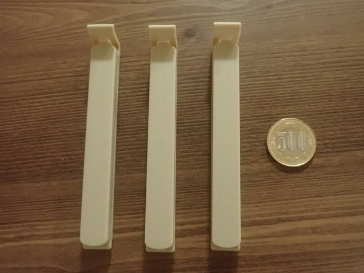 ダイソーのマグネット付クリップ(3本)