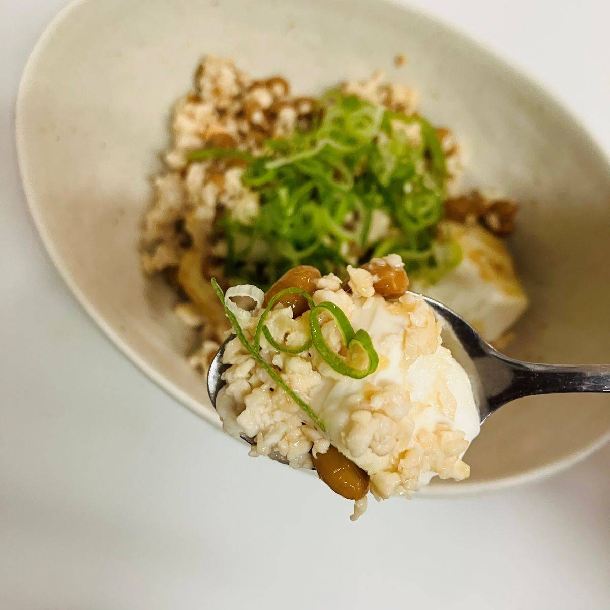 タカノフーズ公式の「豆腐ステーキ納豆かけ」のレシピ