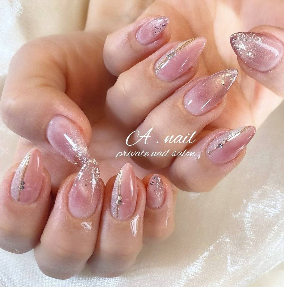 ピンクゴールドネイル
