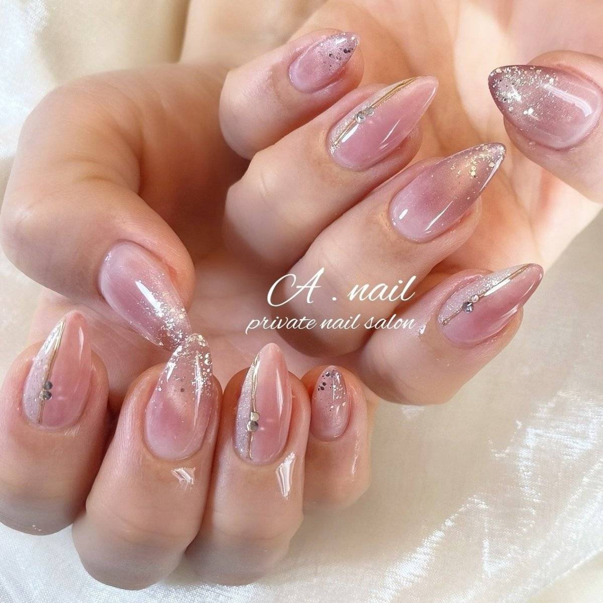 ピンクゴールドネイル