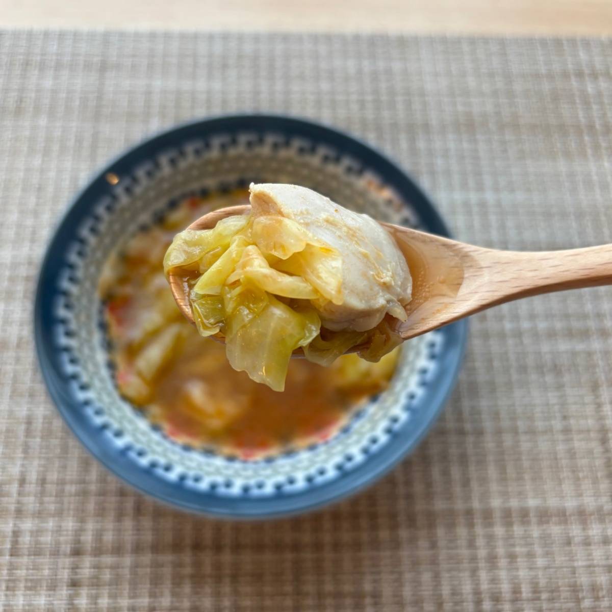 JAグループ公式の「鶏ムネ肉とキャベツのコンソメ煮」のレシピ