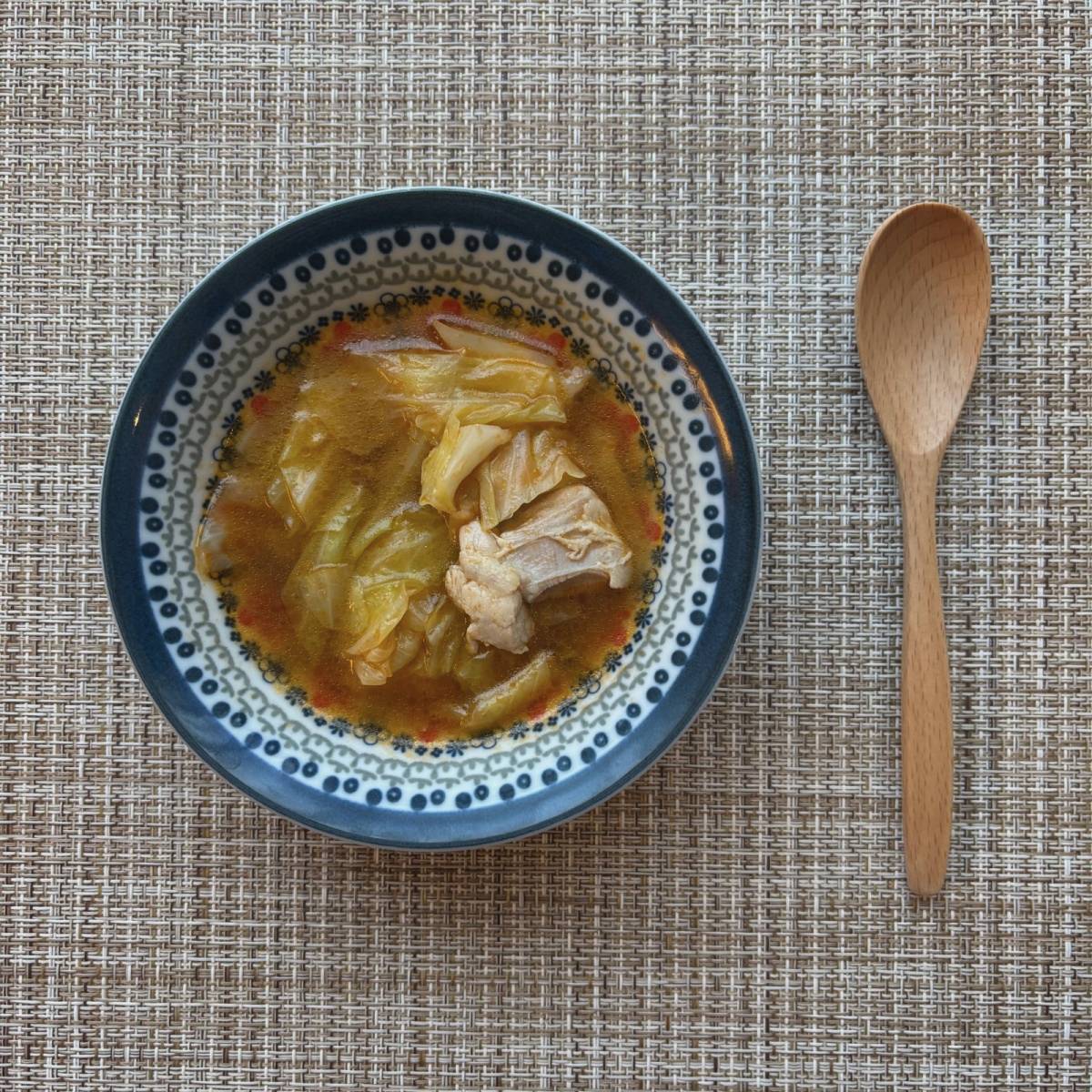 JAグループ公式の「鶏ムネ肉とキャベツのコンソメ煮」のレシピ