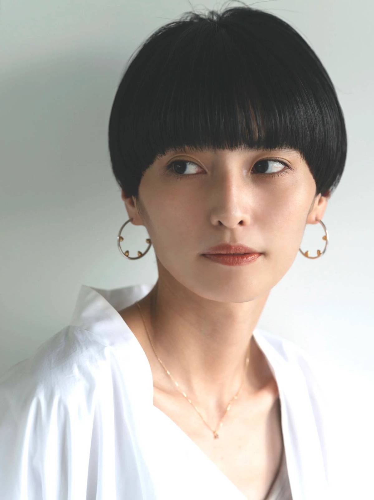 前髪ぱっつんの個性派ショート