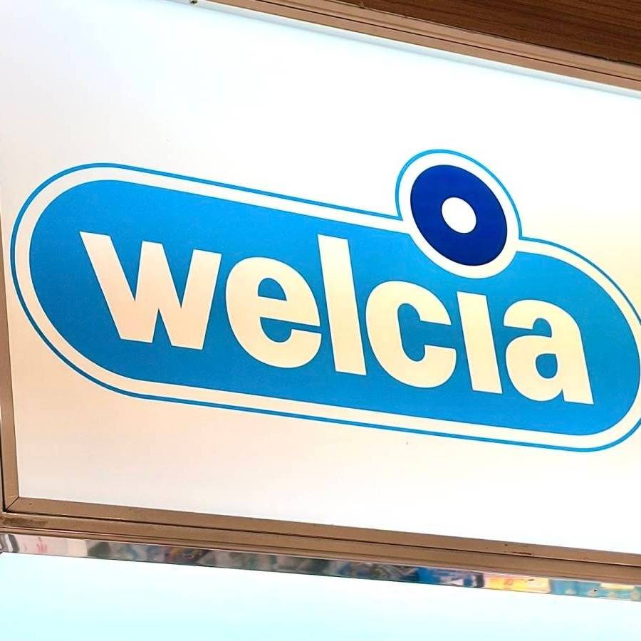 ウエルシアの看板