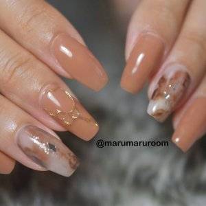 【2025年初冬】垢抜けたい人、集合。最新オレンジベージュネイル5選
