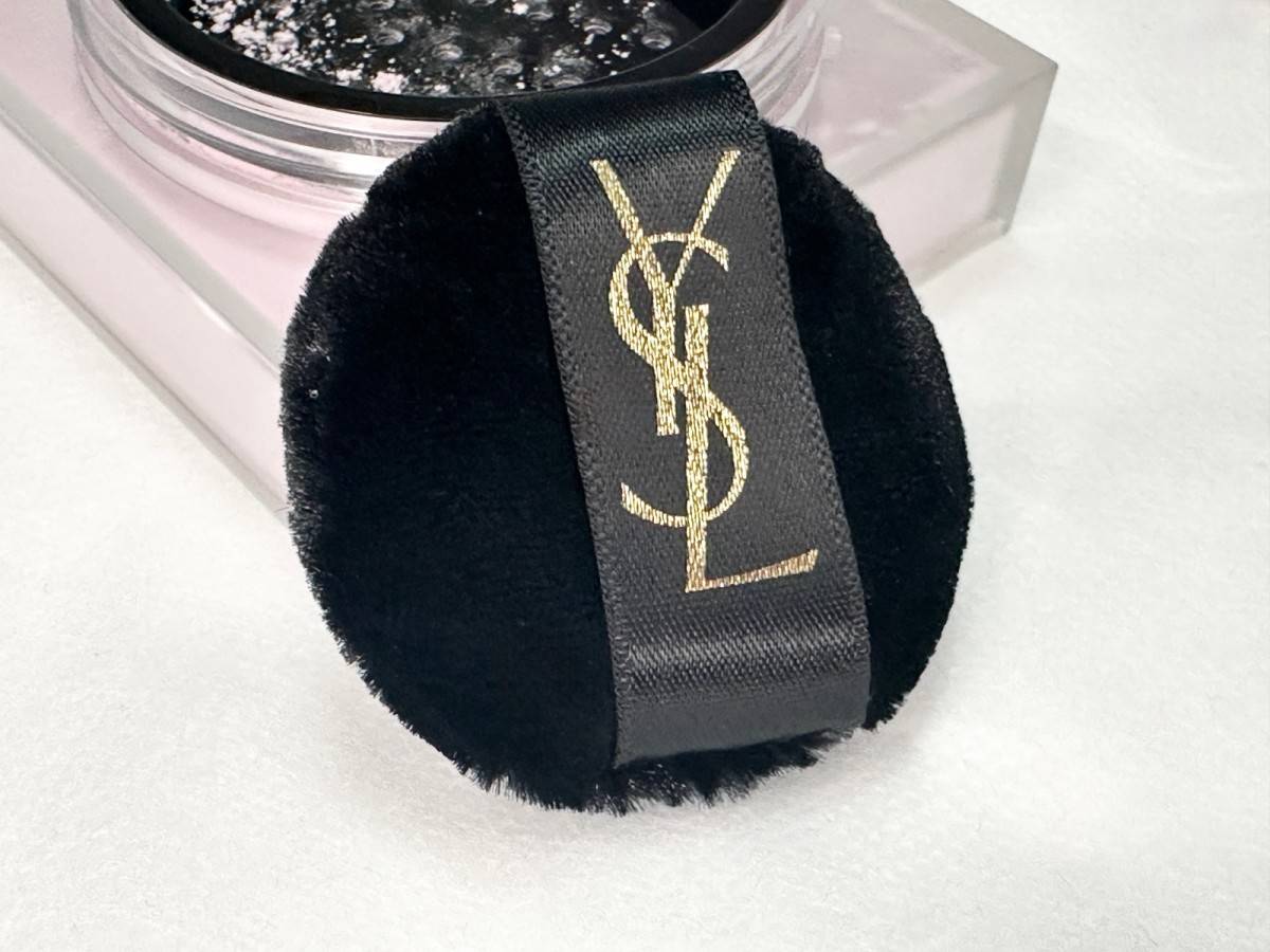 YVES SAINT LAURENT　オールアワーズハイパールースパウダー付属のパフ