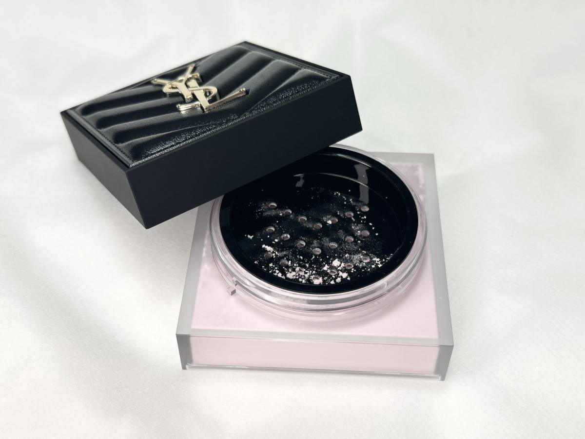 YVES SAINT LAURENT　ハイパールースパウダー　04ラベンダー