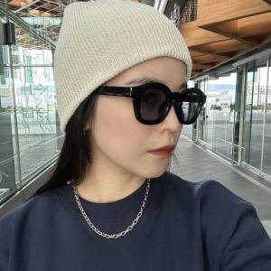 かけるだけでお洒落度アップ！丸みシルエットが今っぽい「太め黒縁メガネ」