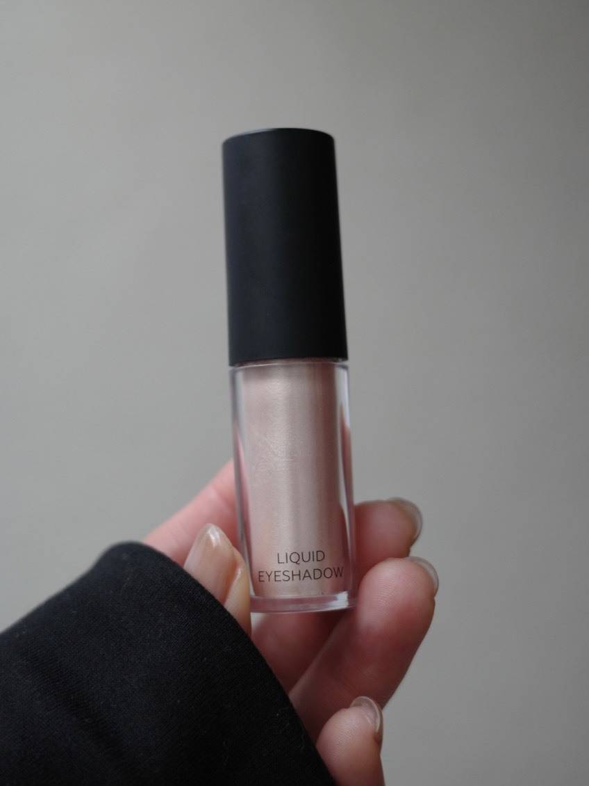 unevenの「LIQUID EYESHADOW」