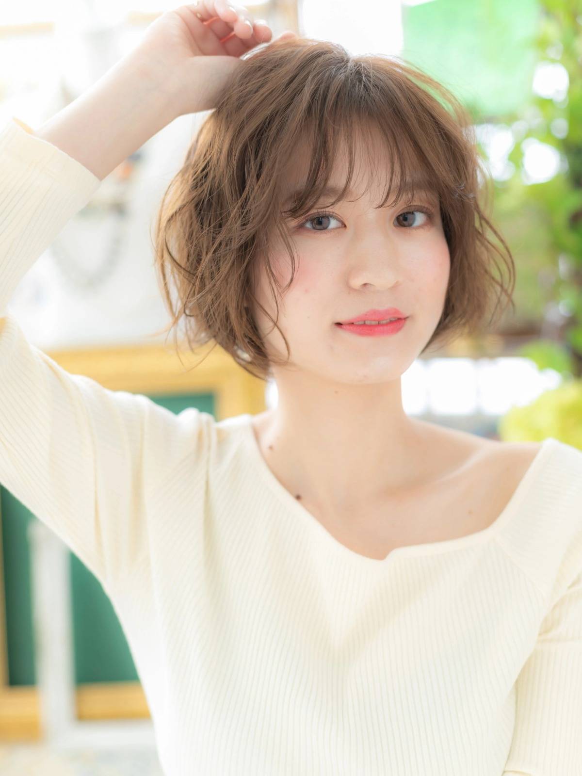 ベージュカラーのほつれ感ふわボブ