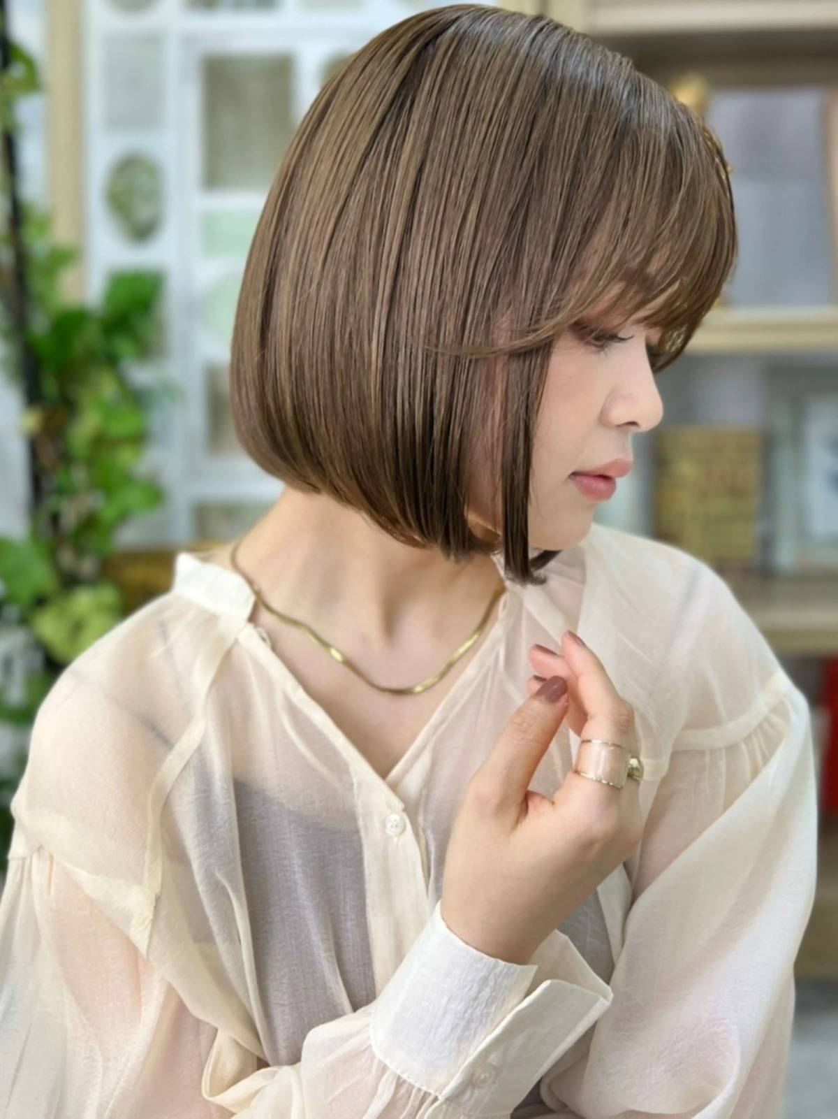 アッシュオリーブの前下がりボブ