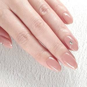 シンプルなのに今っぽい。不器用さん向け「ネックレスネイル」のやり方