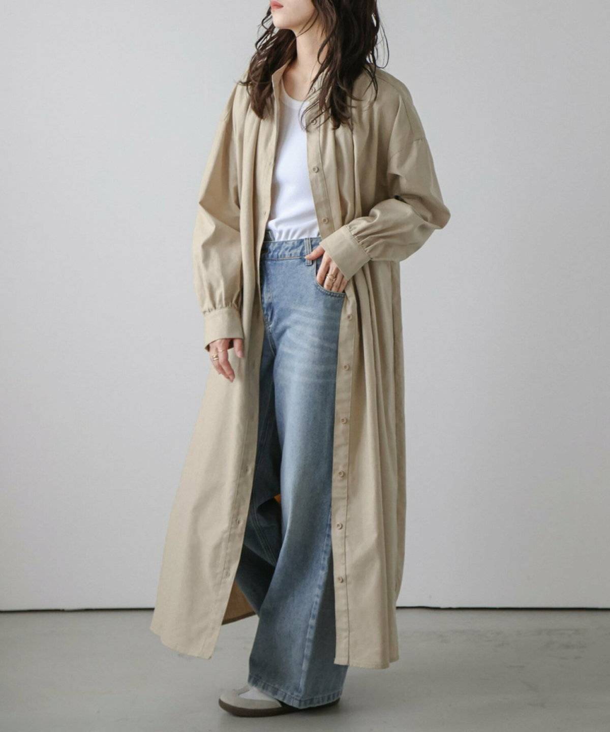 ガーリーなシャツワンピをボーイッシュに着こなす