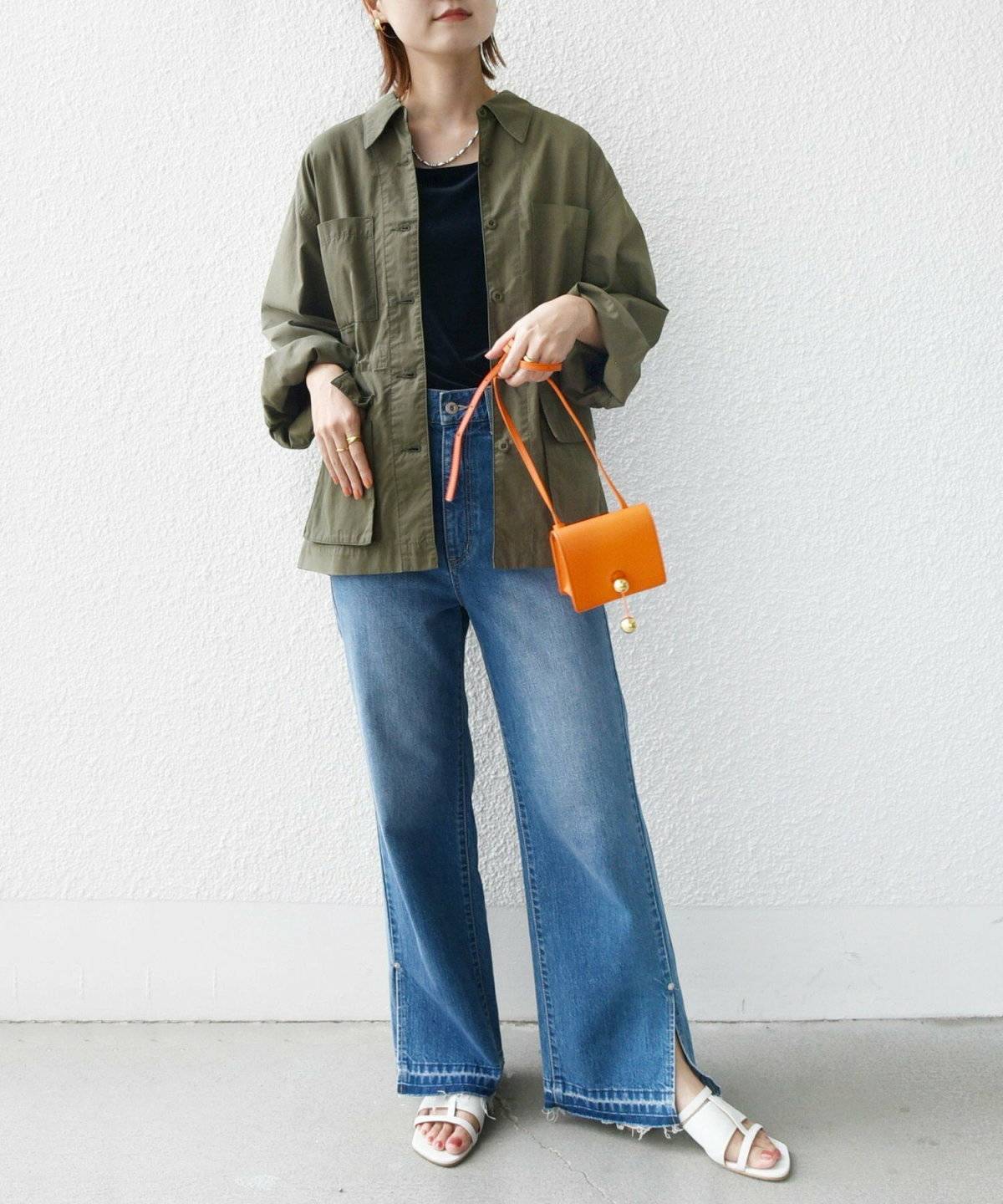 ミリタリージャケットを羽織ってボーイッシュに