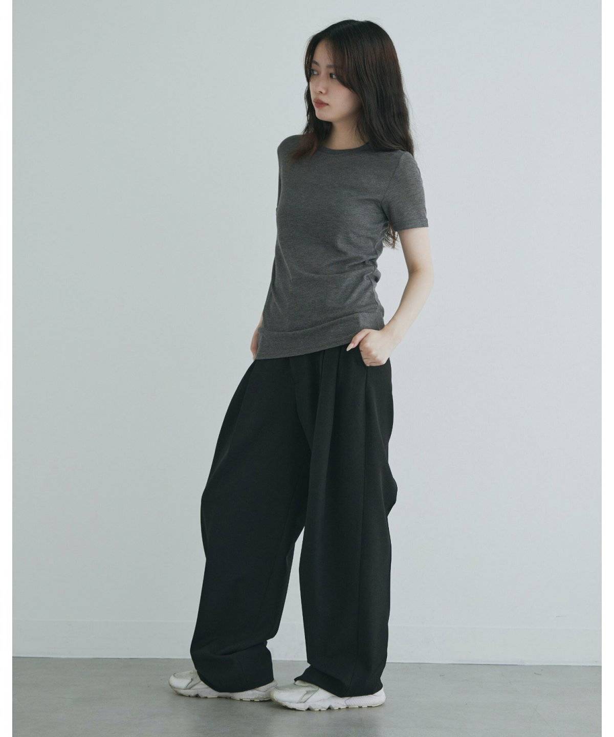 モノトーンコーデでちょっぴりクールに