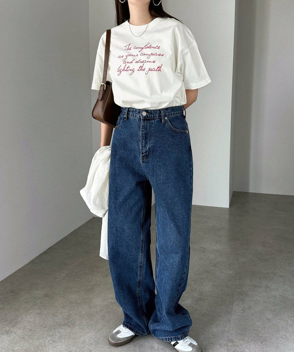 ロゴT×ハイウエストデニムで楽ちんコーデ