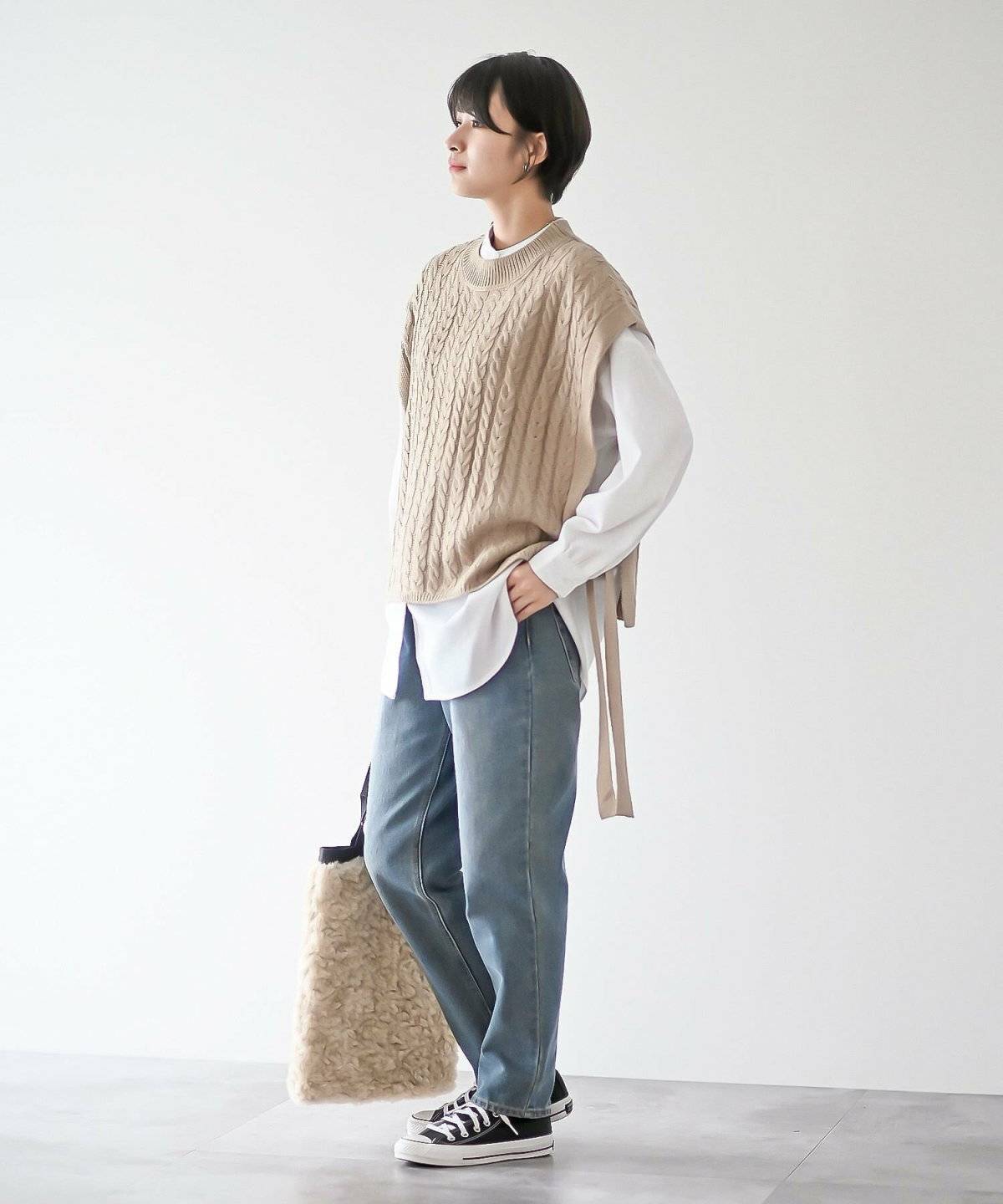 ベストとシャツできちんと感のあるボーイッシュコーデに