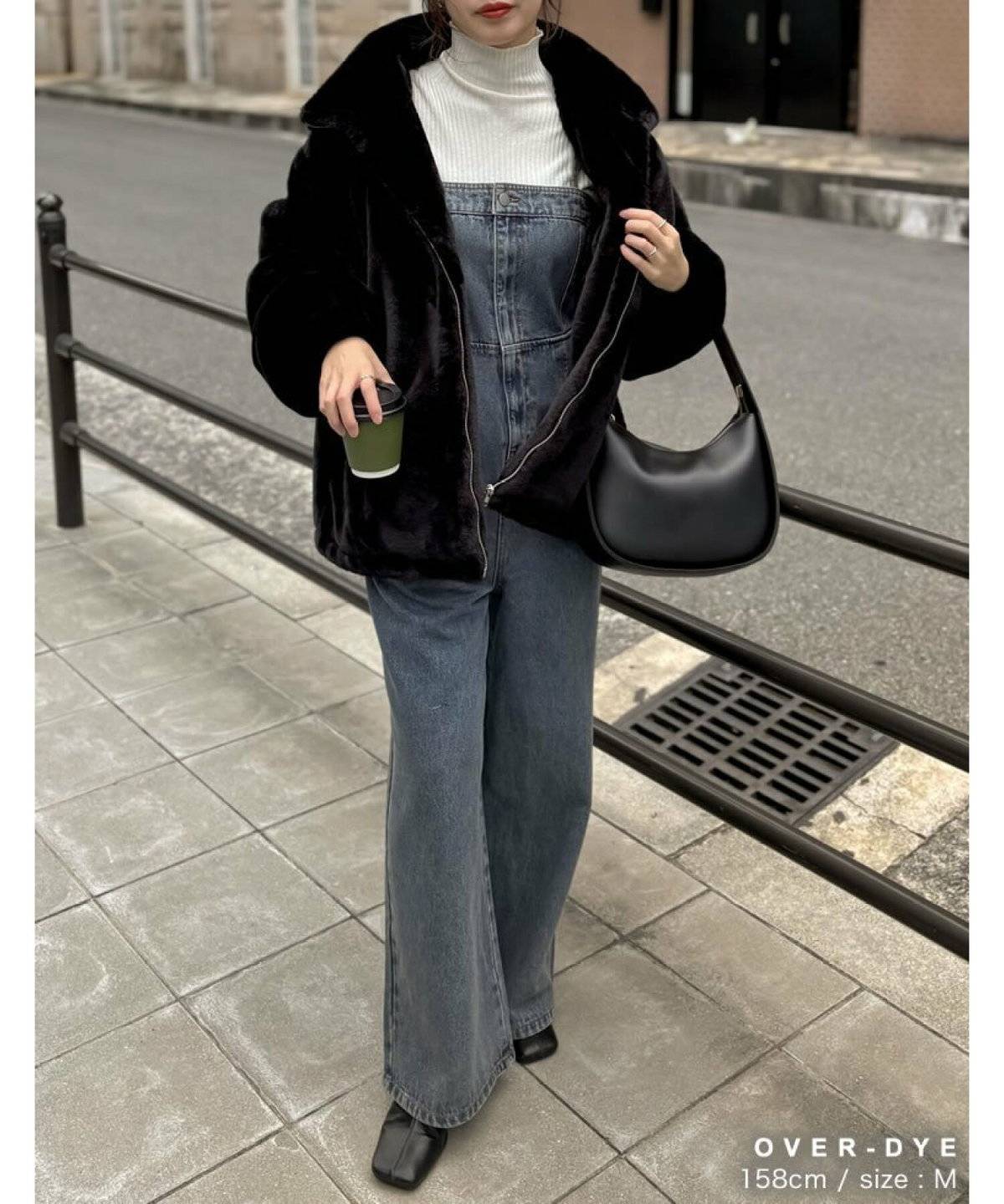 オーバーオールコーデ