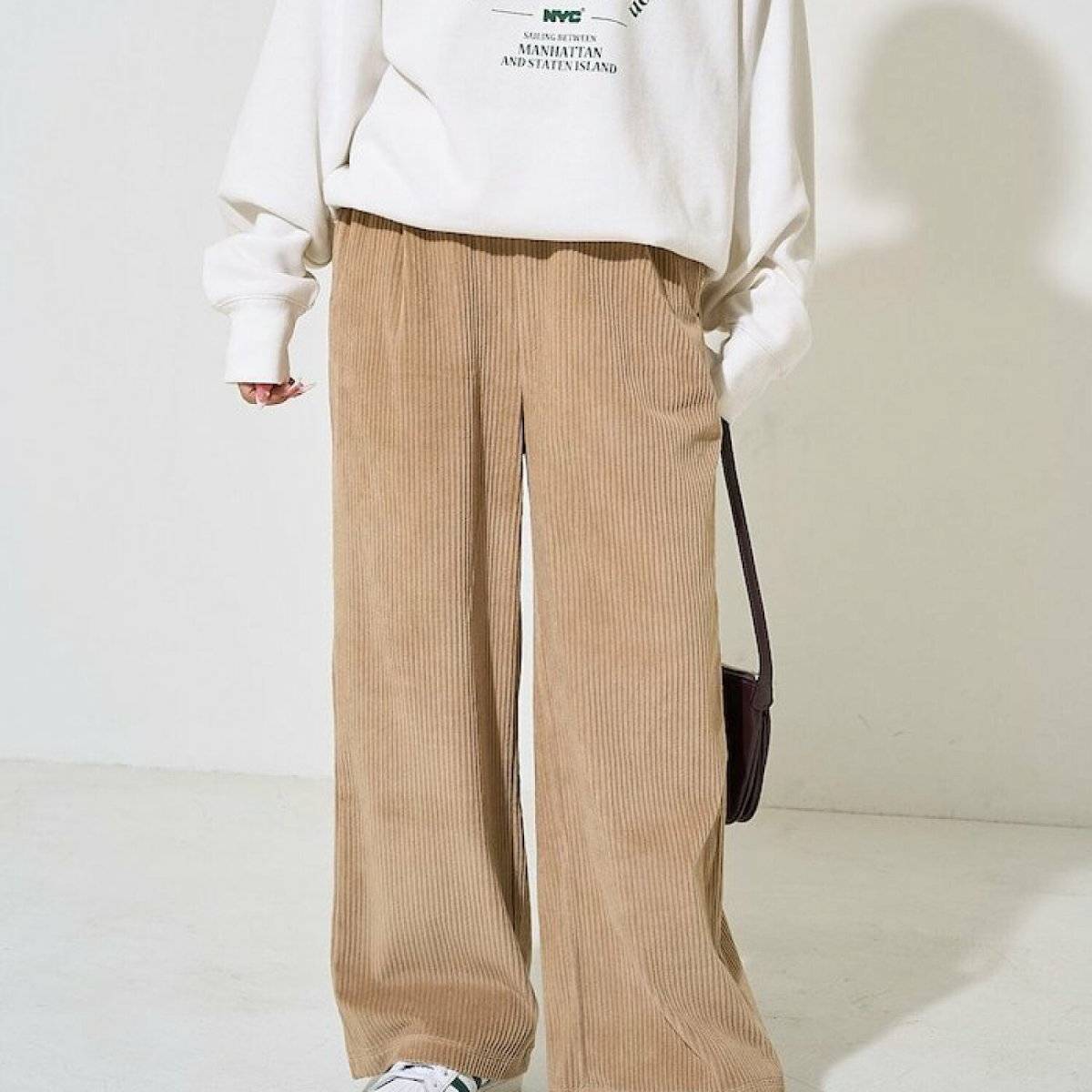 ボーイッシュコーデの女性