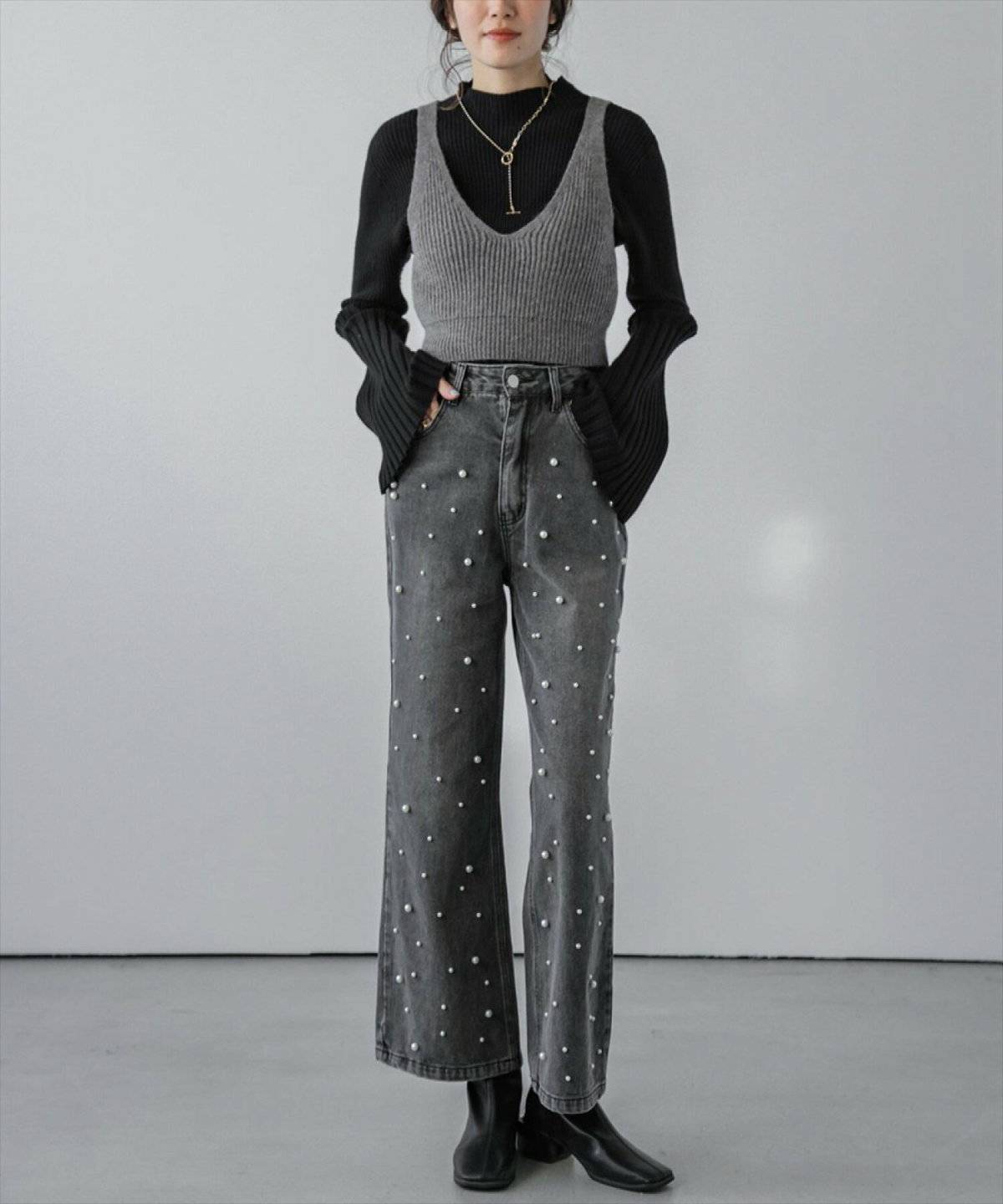 デニムを合わせた女性