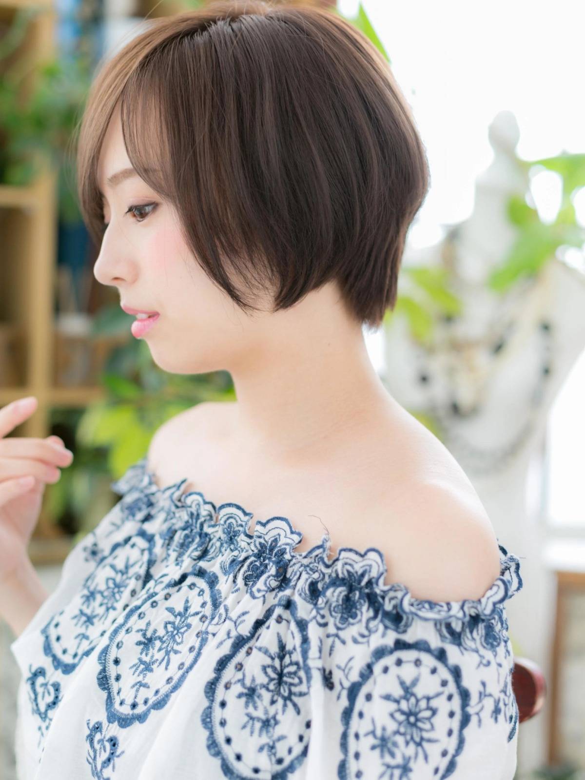 コンパクトな前下がりボブ