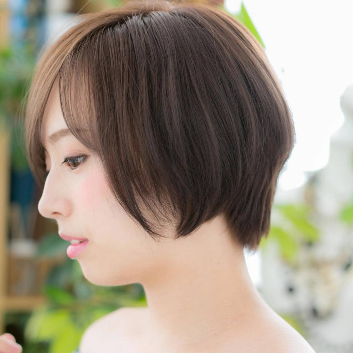 コンパクトな前下がりボブ