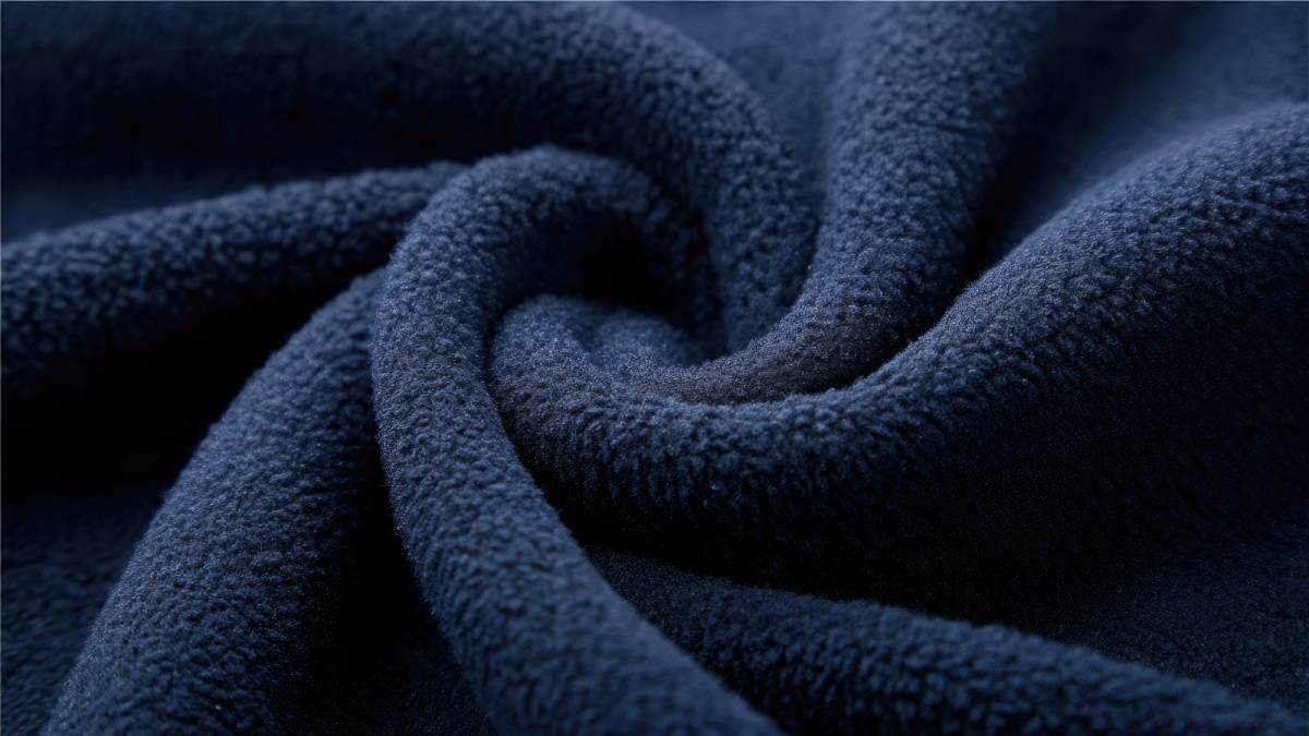 ネイビーのコート