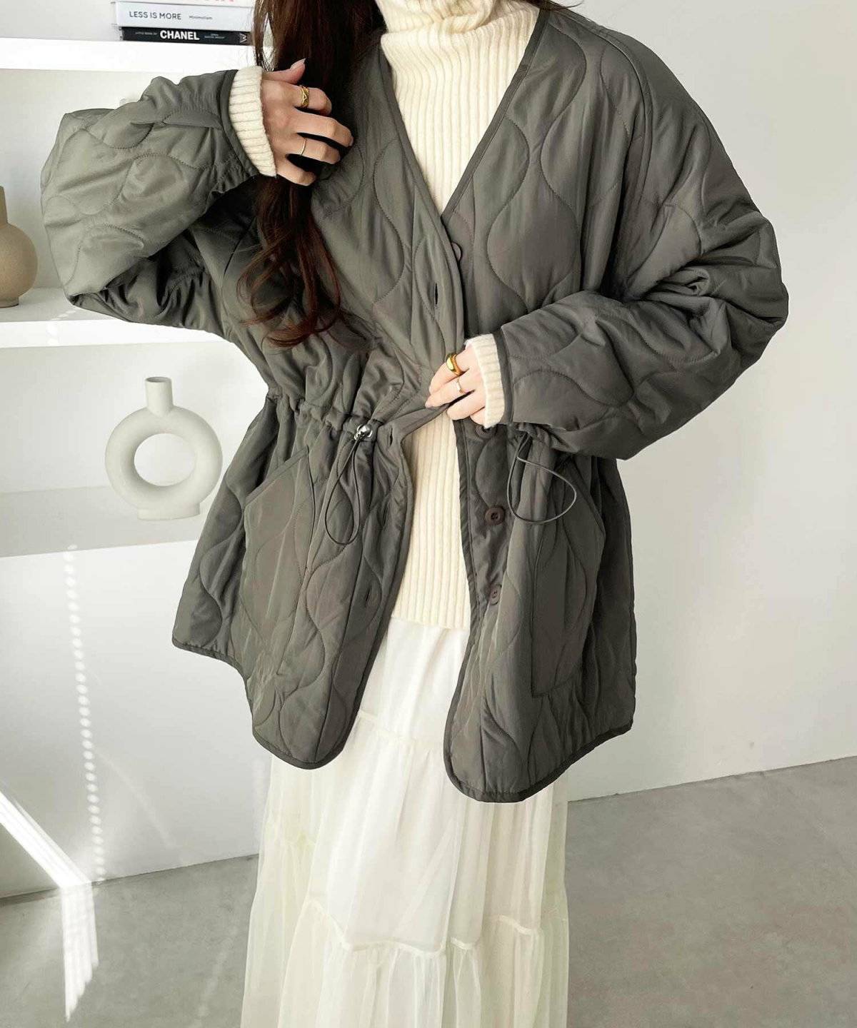 スカートコーデの女性