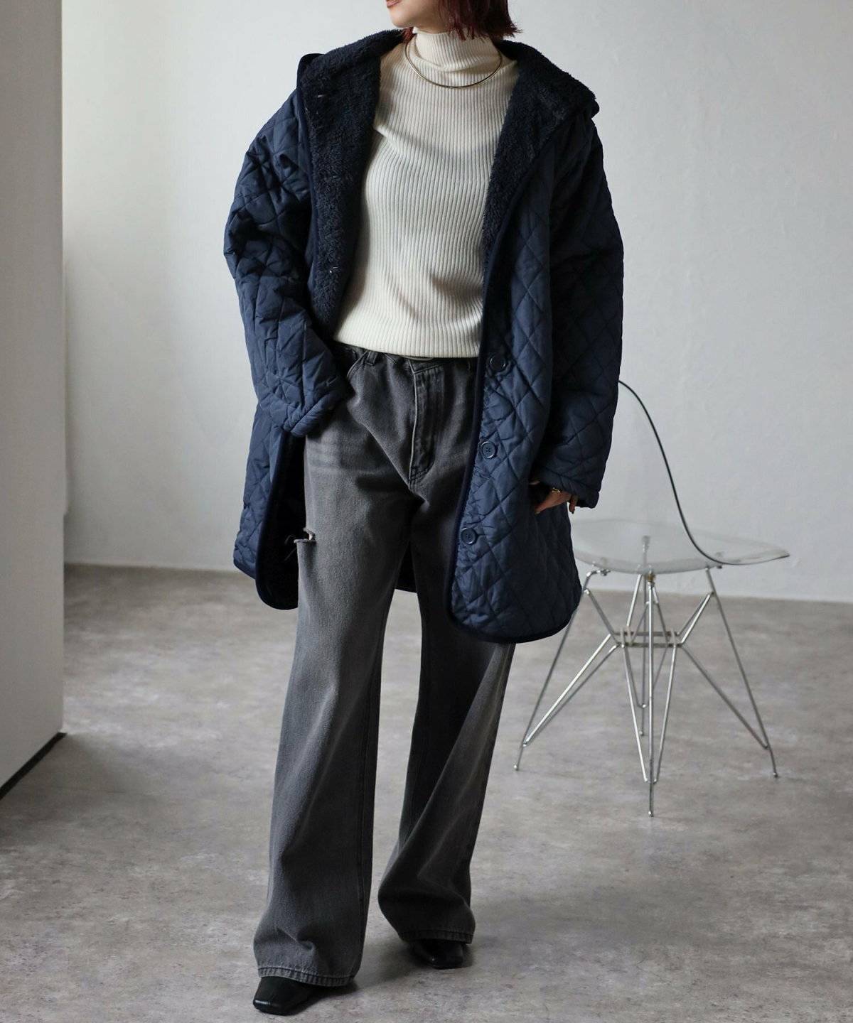 パンツコーデの女性