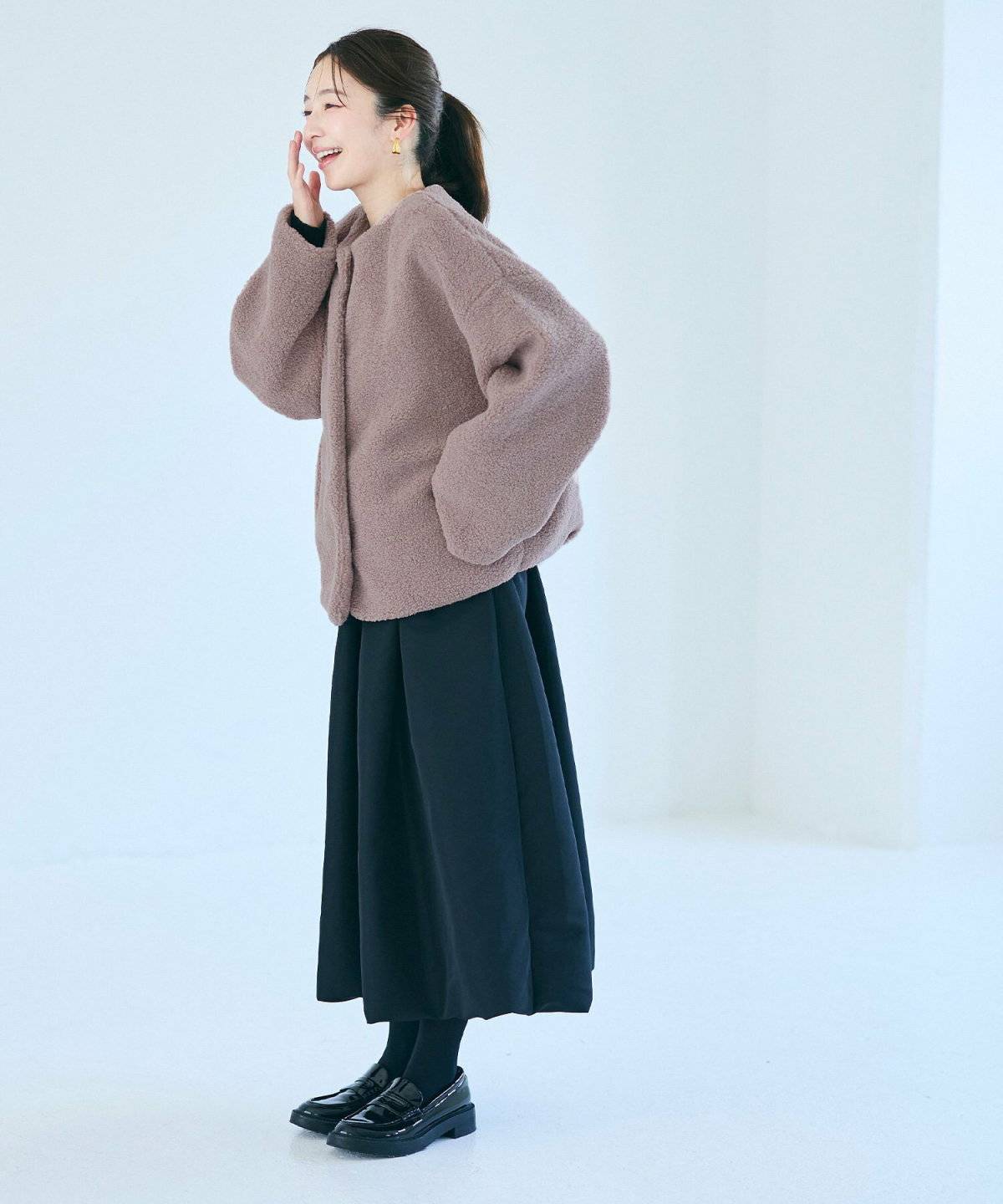 ワンピースコーデの女性