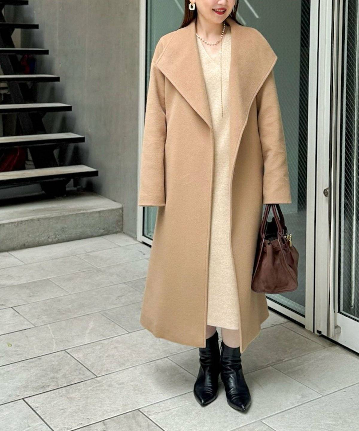 ワンピースコーデの女性