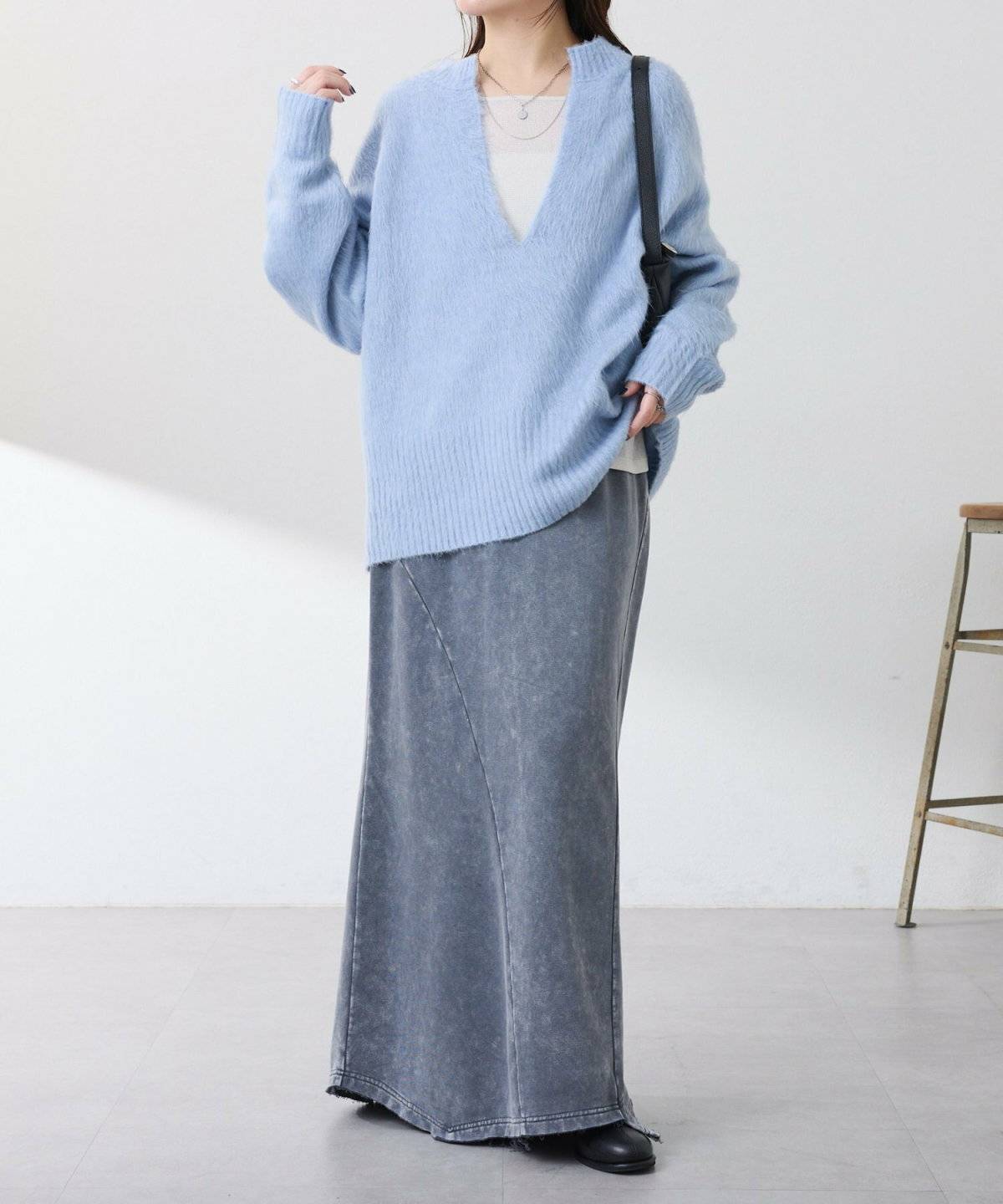 スカートコーデの女性