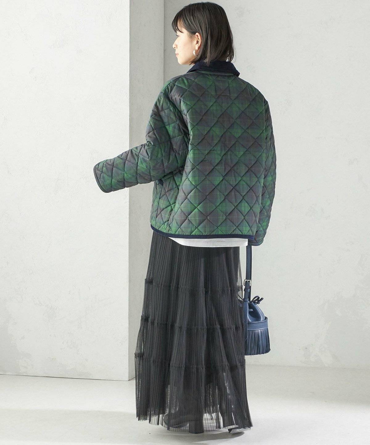 スカートコーデの女性