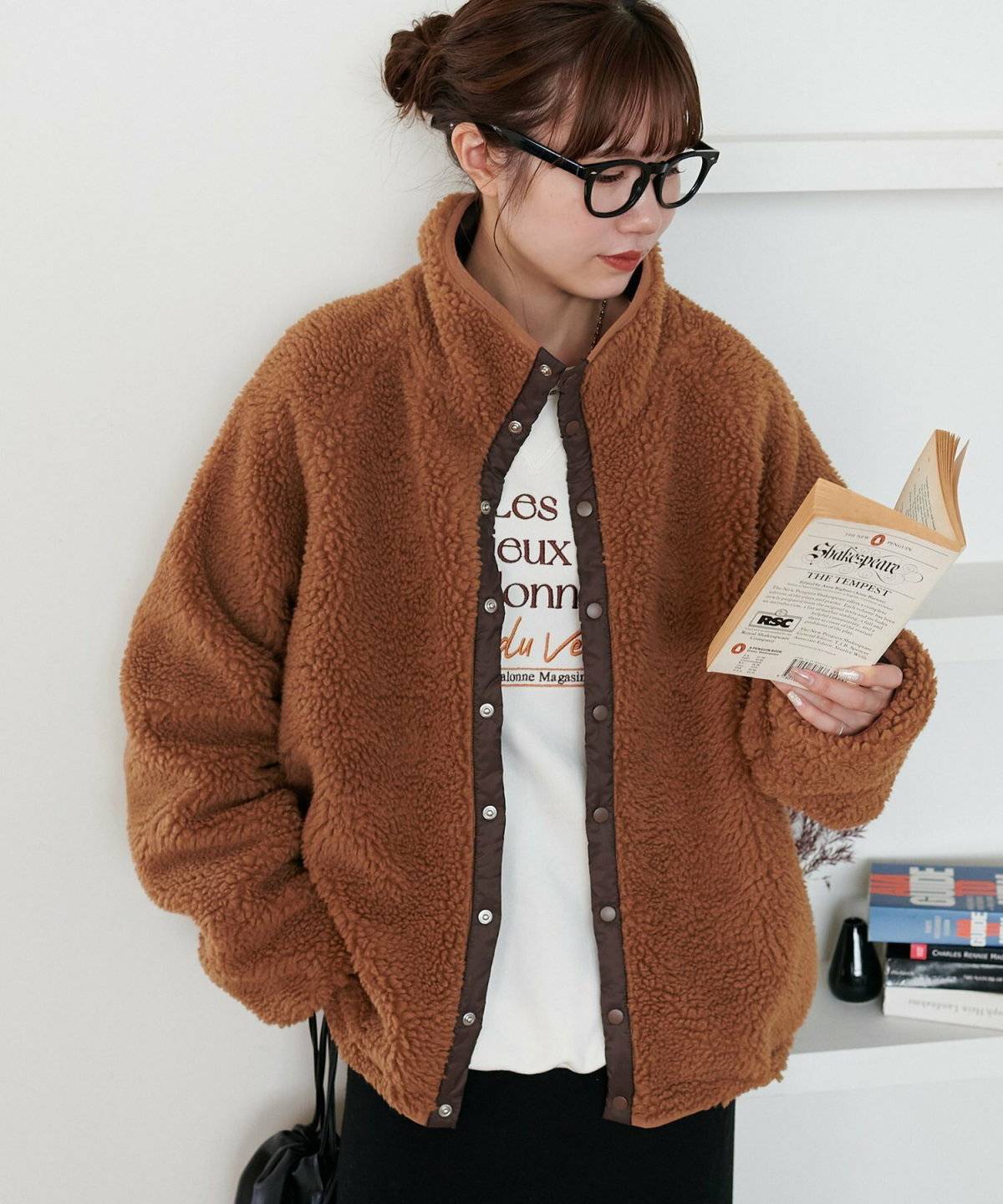 スカートコーデの女性