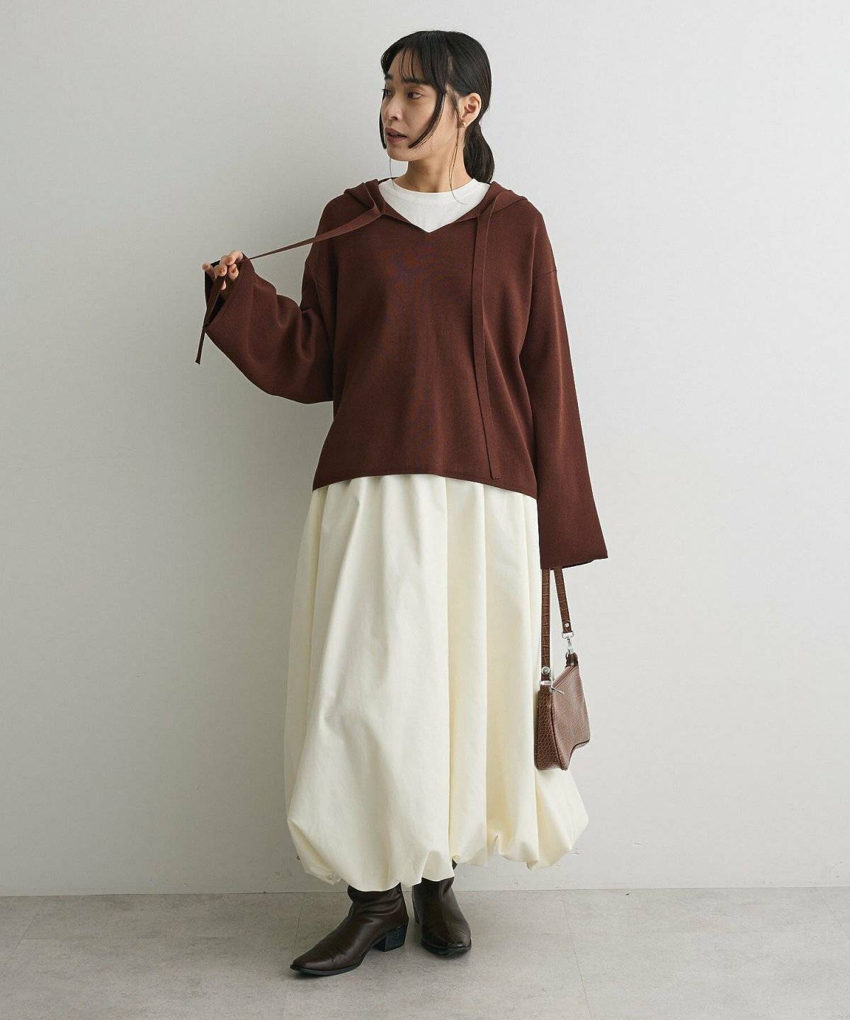 スカートコーデの女性