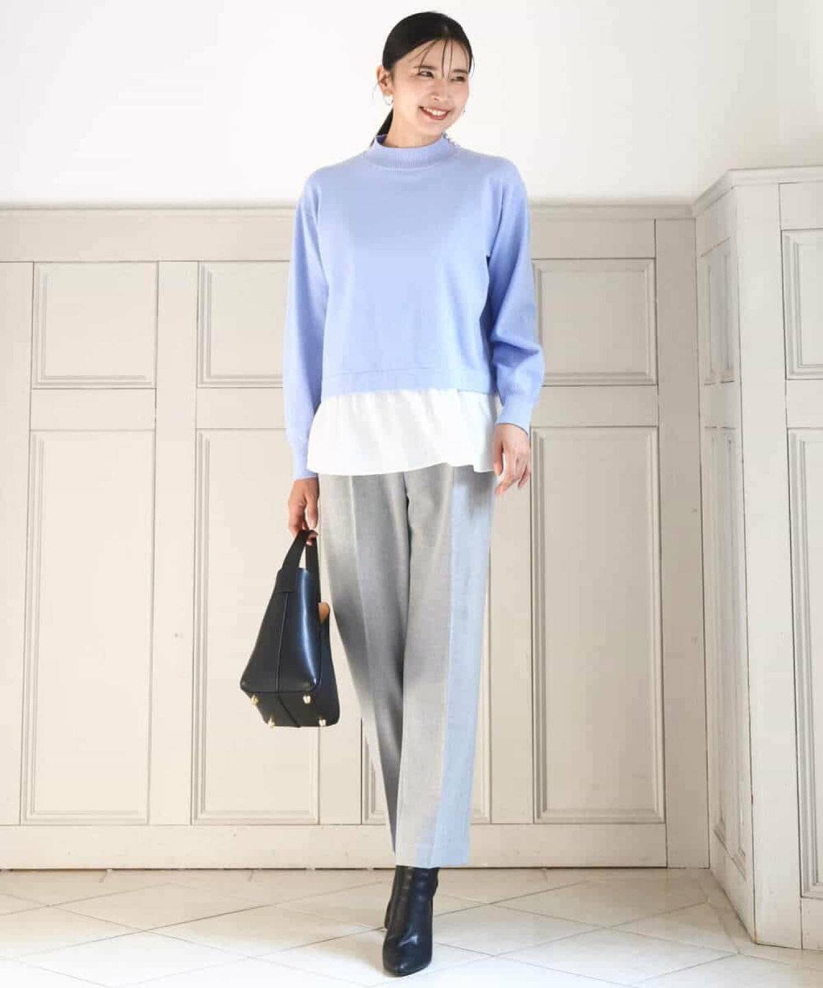 パンツコーデの女性