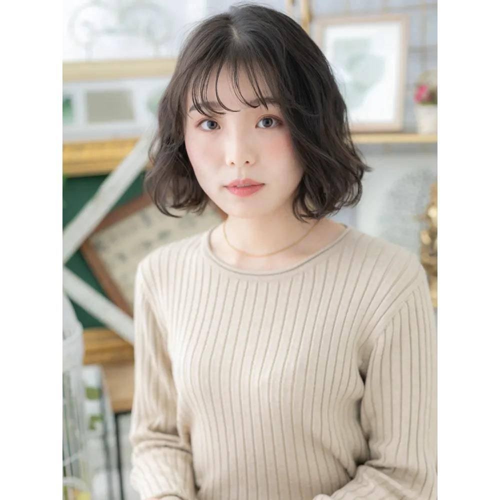 暗髪×くせ毛風パーマ