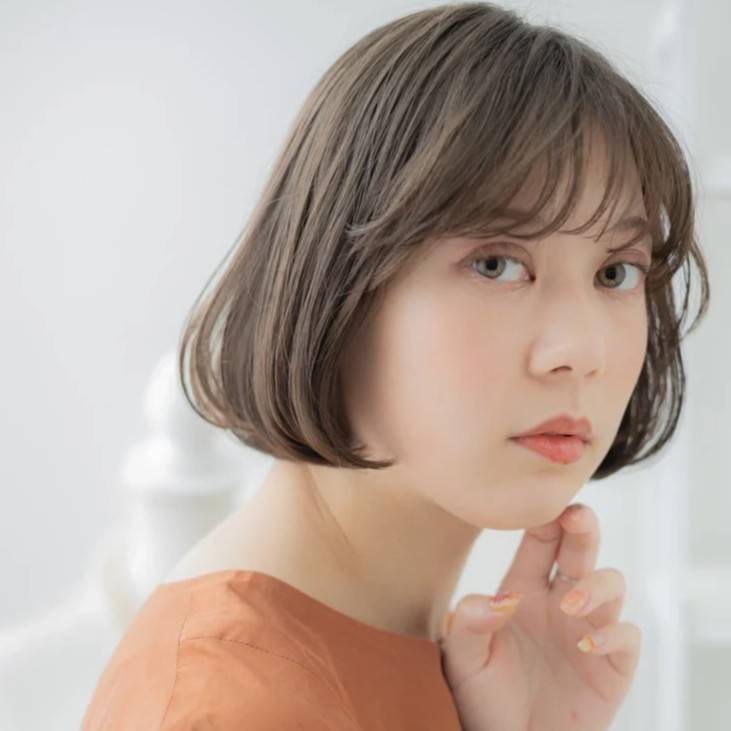 前髪パーマの内巻きワンカールボブ