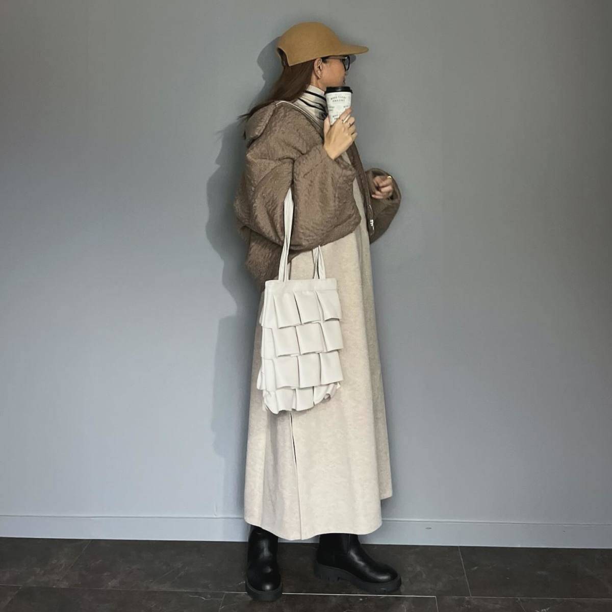 ボーダー柄のインナーをチラ見せする♡