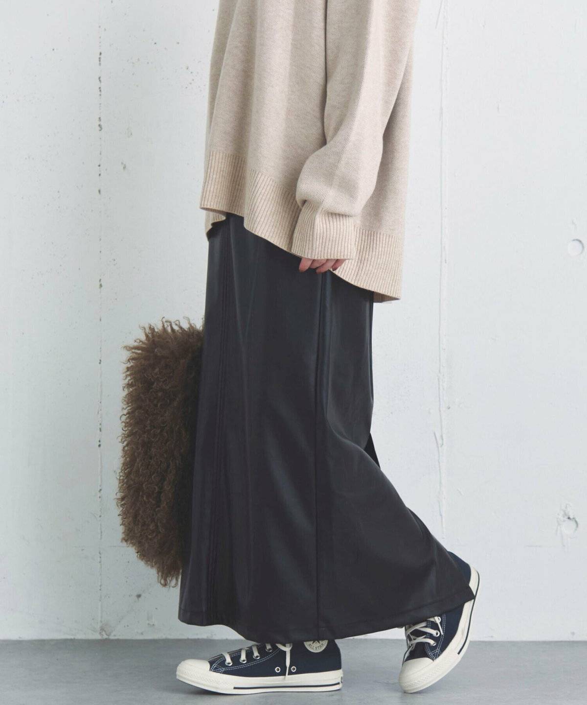 タイトスカートを履いた女性