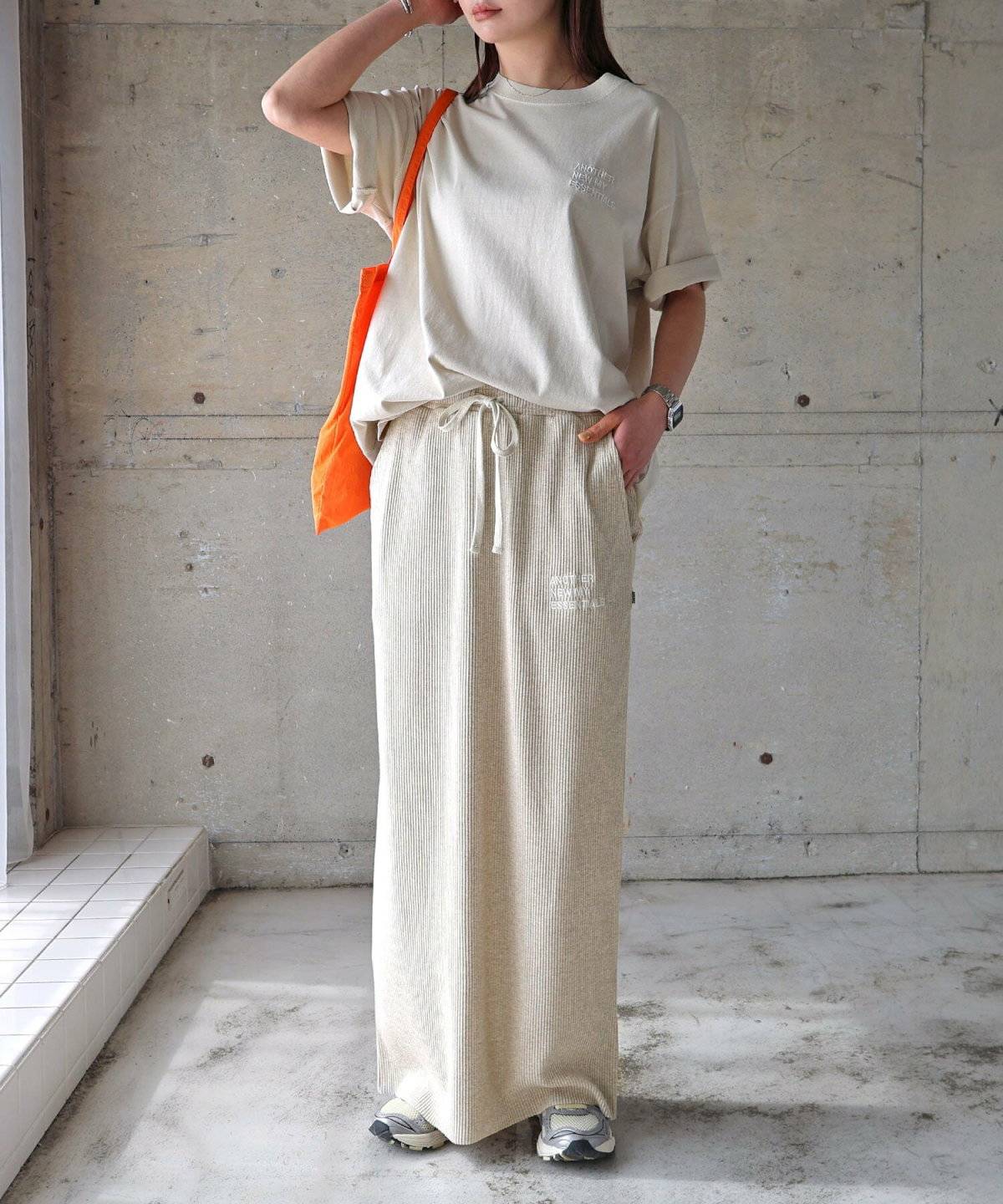 タイトスカートを履いた女性