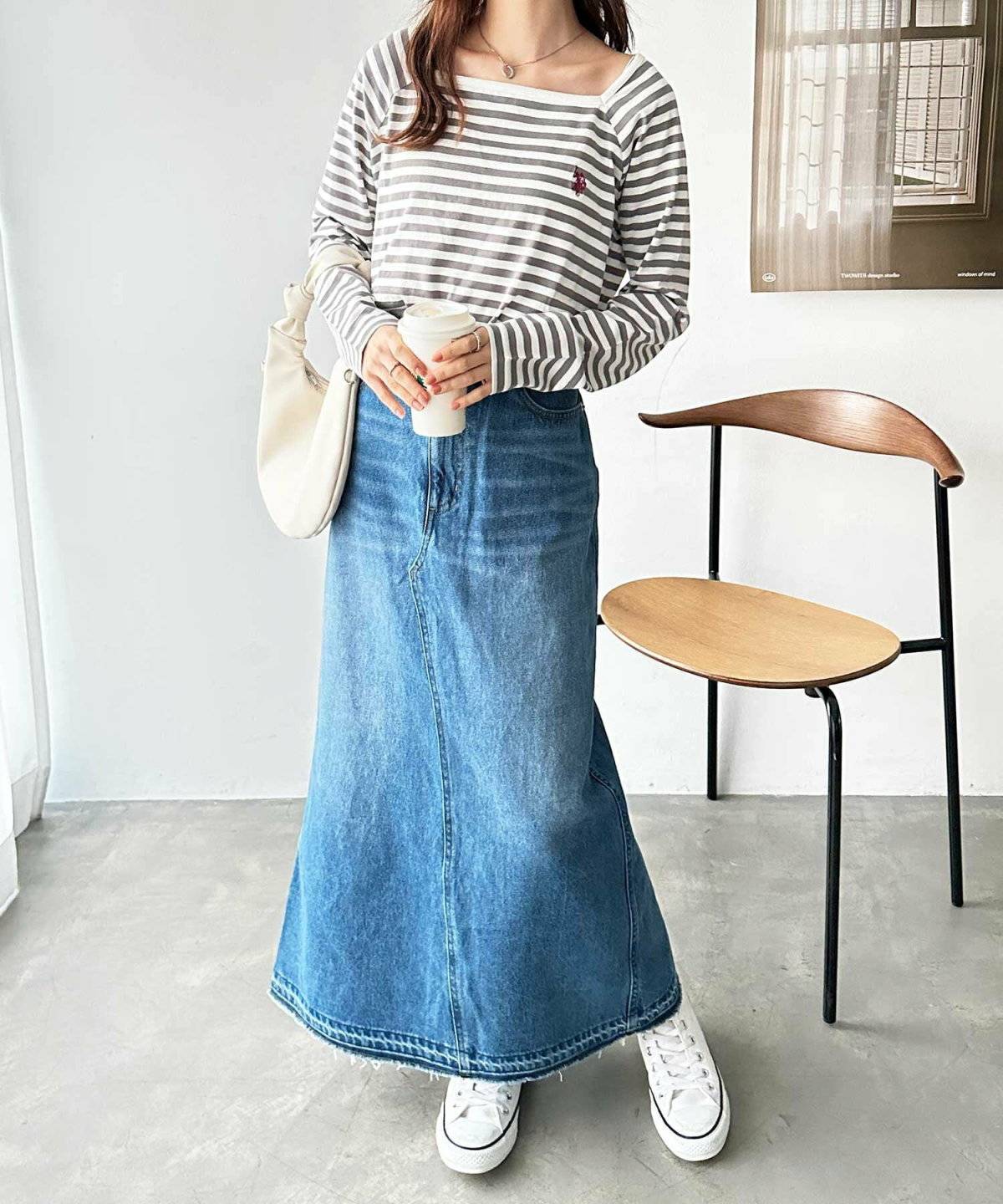 タイトスカートを履いた女性