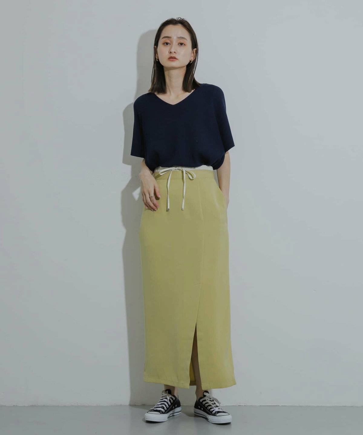 タイトスカートを履いた女性