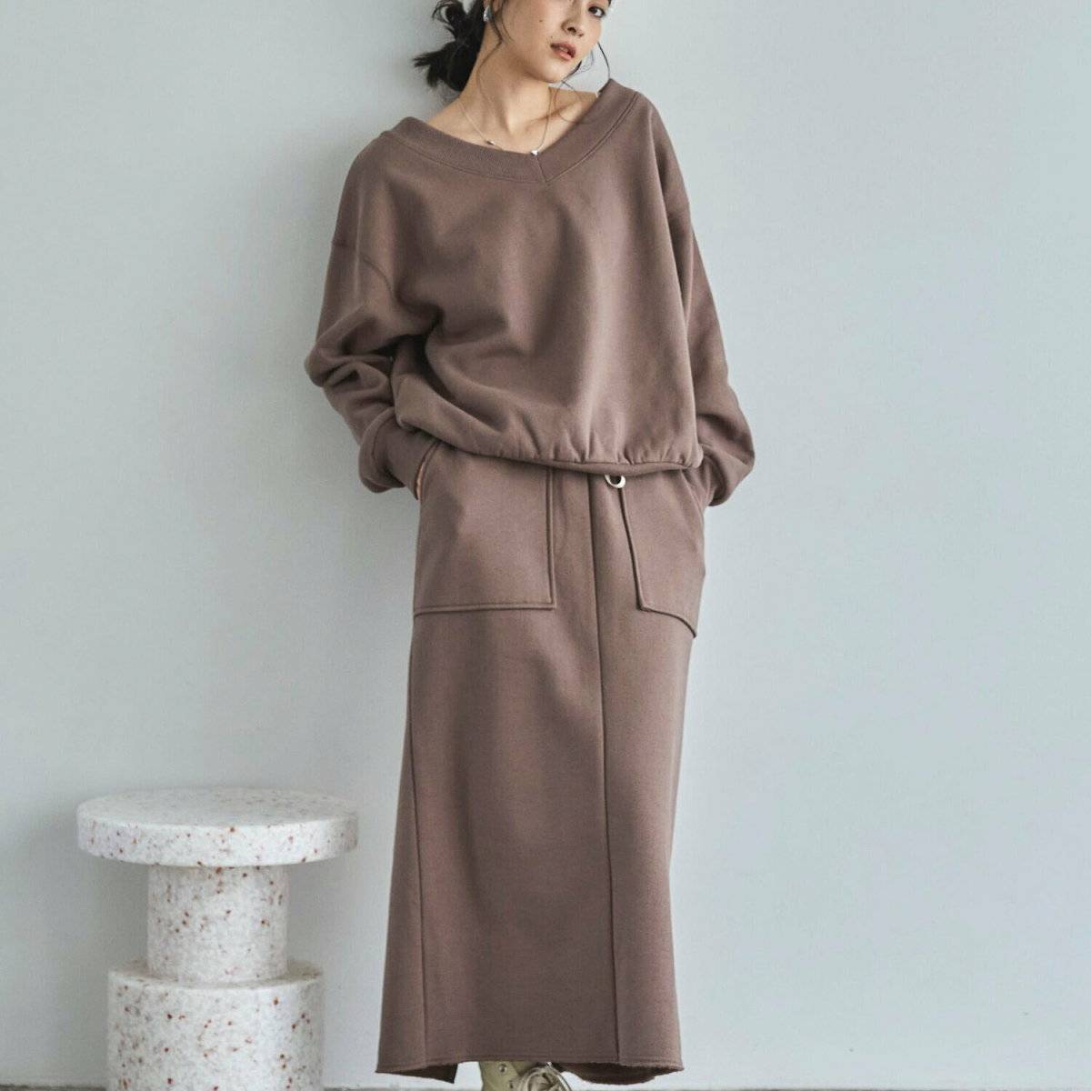 タイトスカートを履いた女性