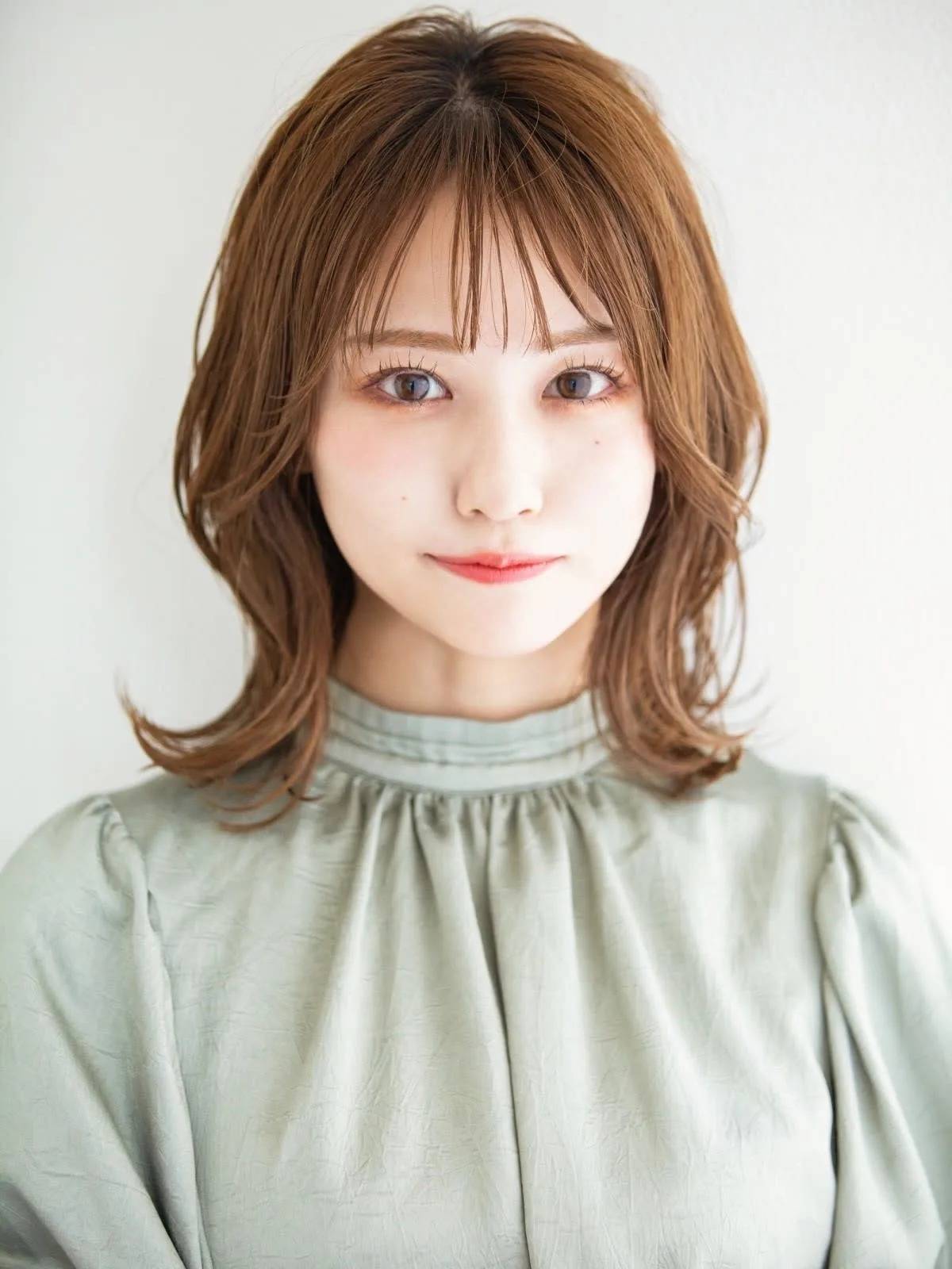 くびれミディアムボブ