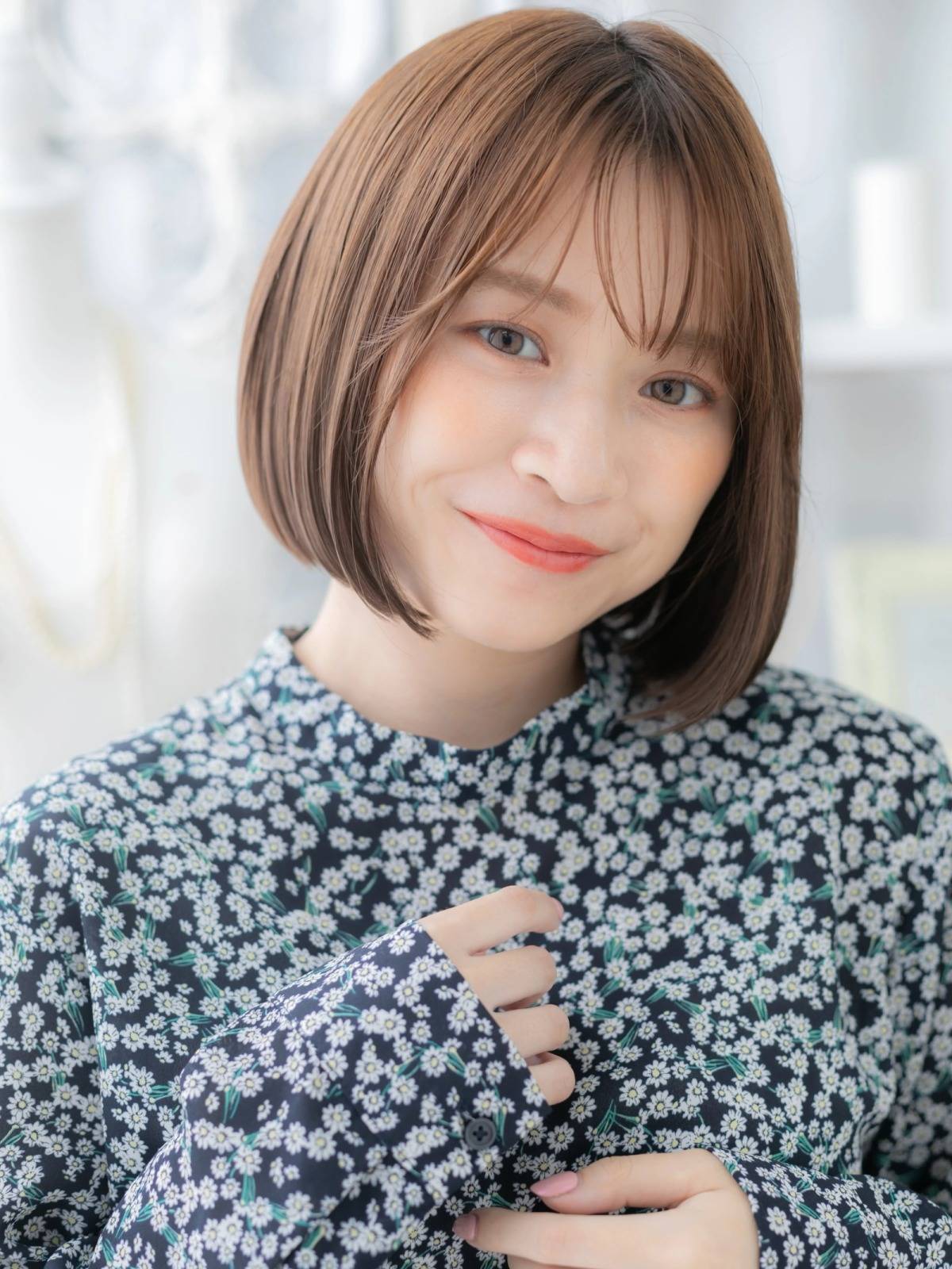 前下がりシルエットの上品ボブ