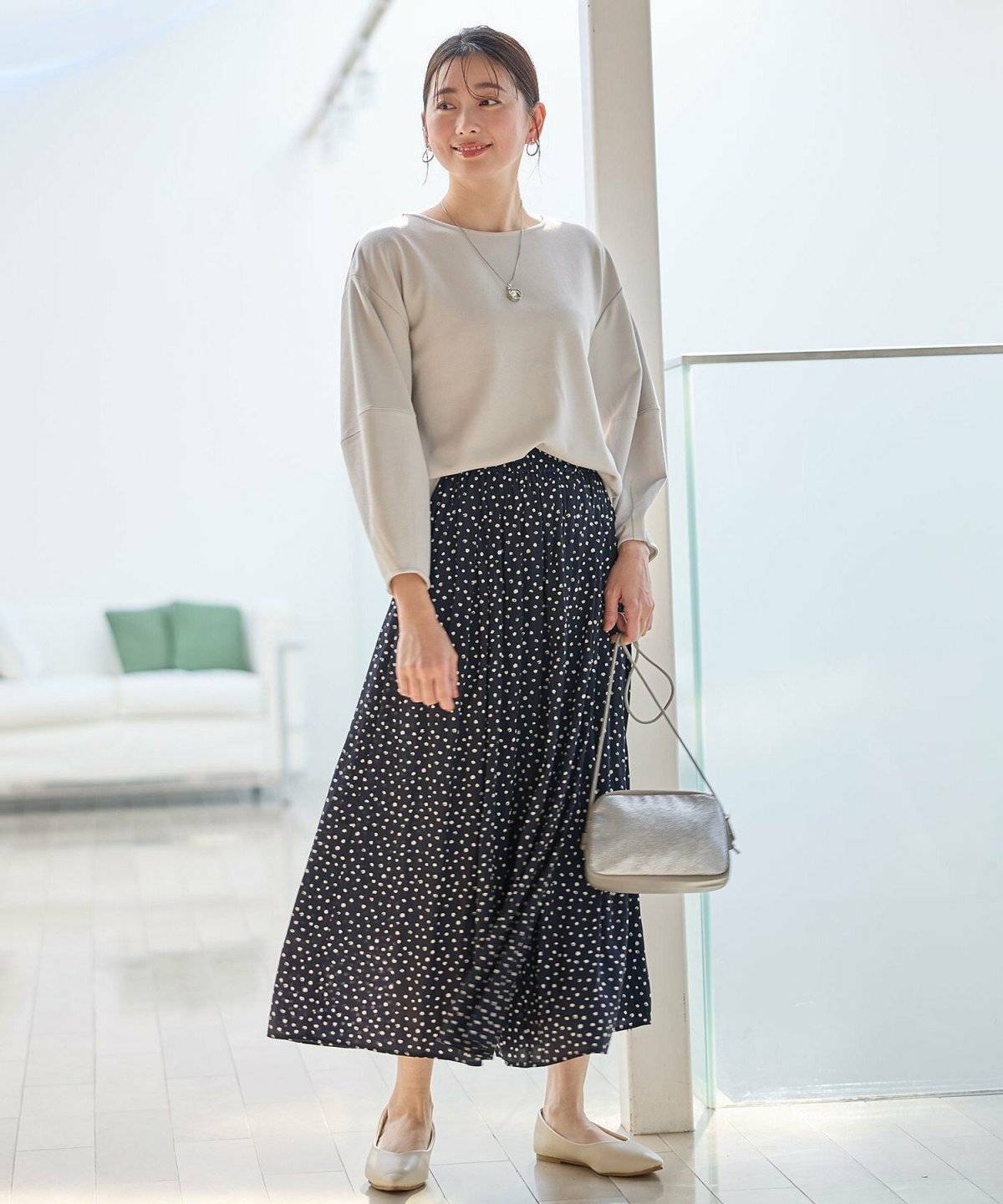 ガウチョパンツを履いた女性