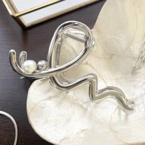  3COINS パール付きウネウネメタルバンズ置き画① 